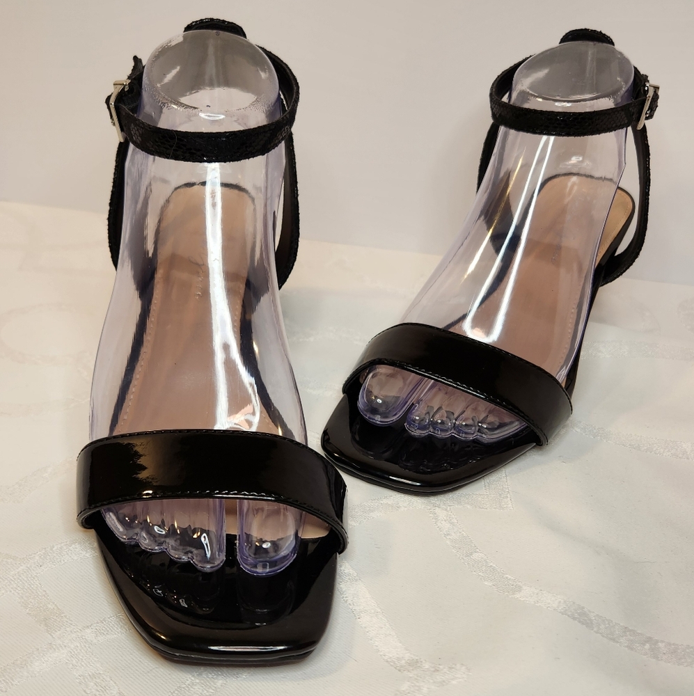 Amelia Grace Black Crocodile Embossed Strap Square Toe 2.5" Heeled Sandal Size 8 - Picture 3 of 7